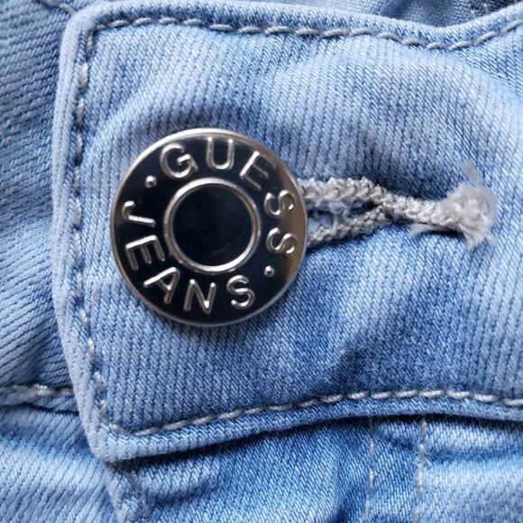 Vintage Guess Light Wash Denim Mid Rise Cut Off  Blue Jean Bermuda Shorts 26 - Picture 6 of 10